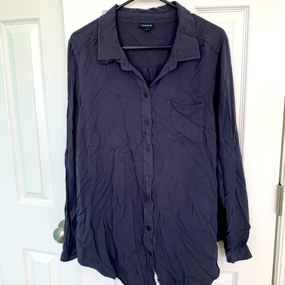 Torrid size 1 button up long sleeve‎ blouse